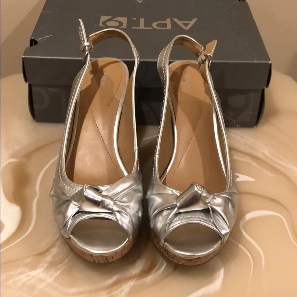 Apt. 9 Silver Metallic Peep Toe Slingback Cork Wedge Sandals Size 9